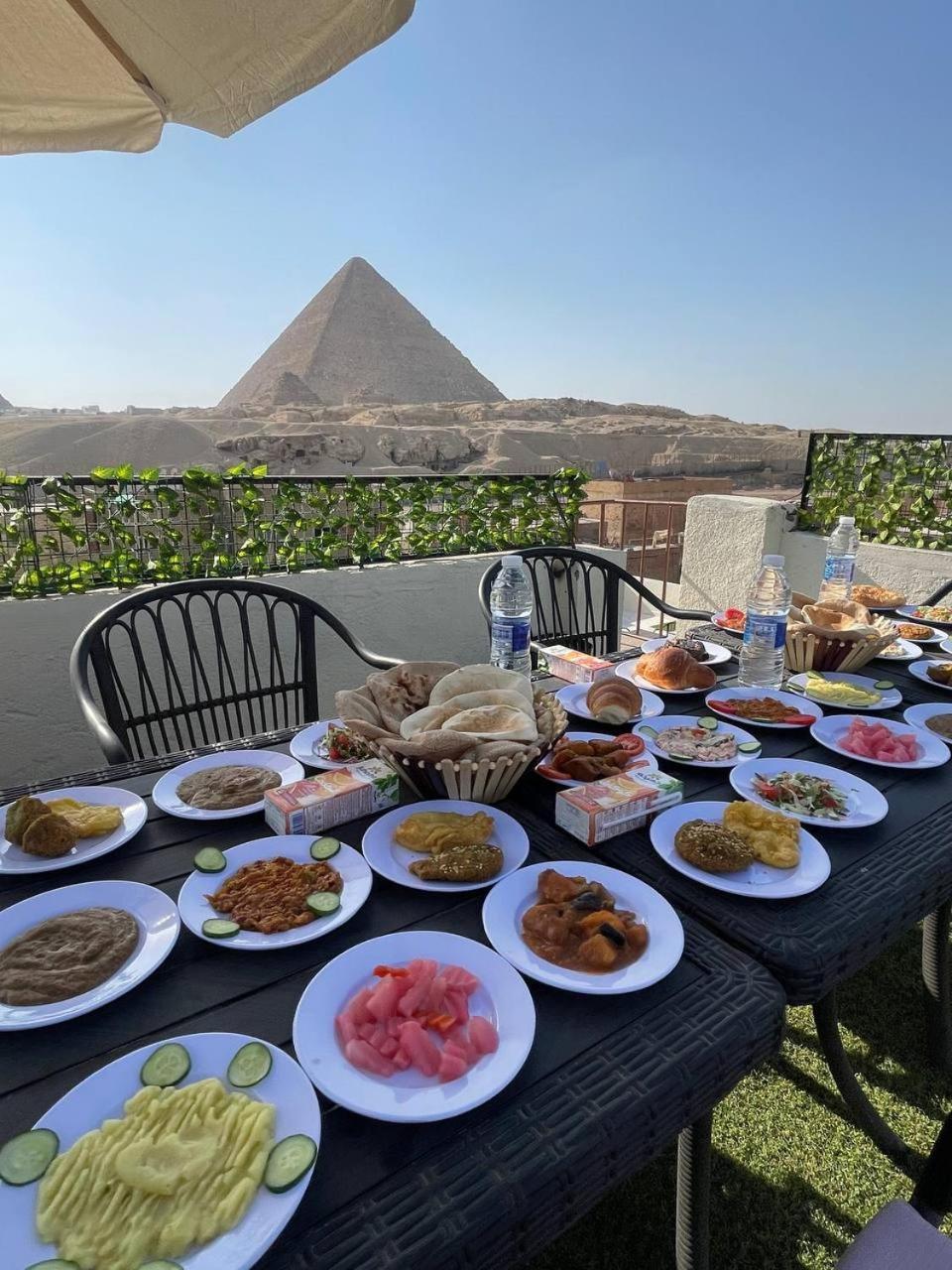Solima Pyramids View Kafrat al Jabal Bagian luar foto